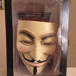 V For Vendetta Mask & Book Set